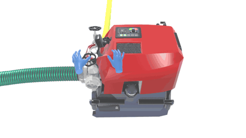 Maschinist bedient das Ventil-Handrad der Pumpe